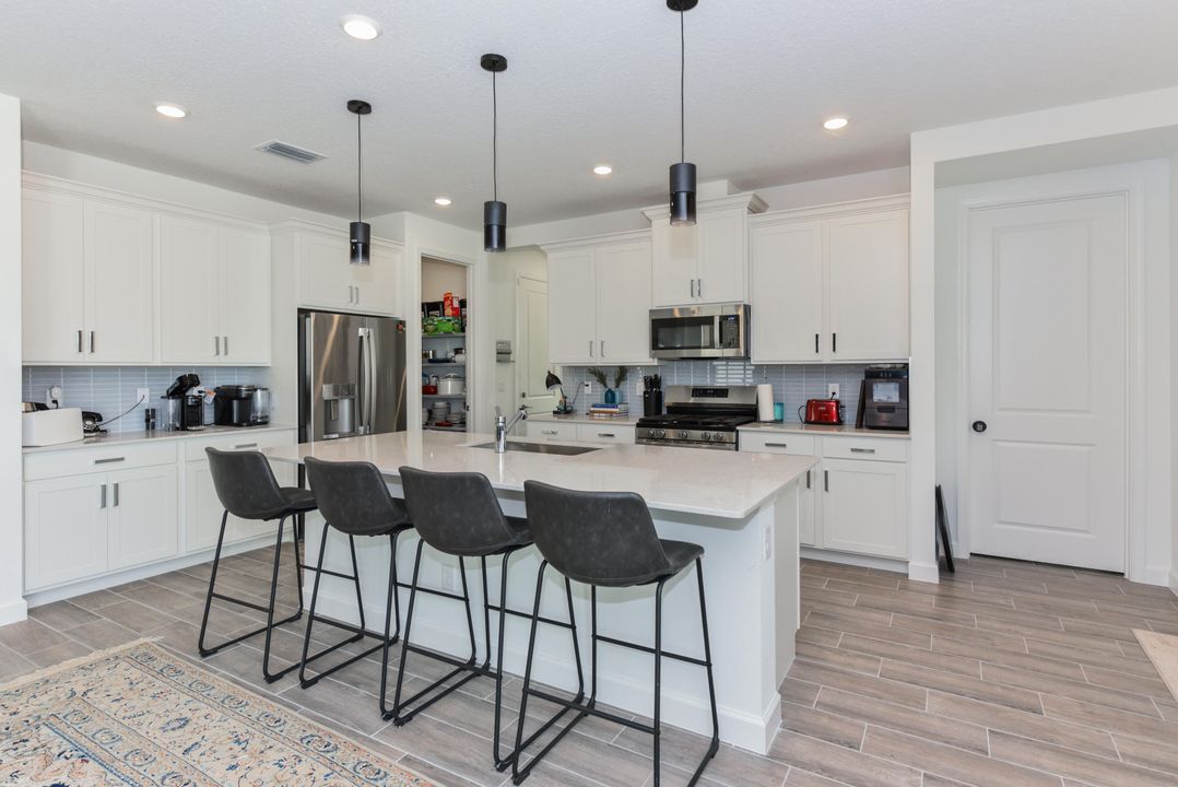 For Sale: $1,200,000 (5 beds, 4 baths, 4083 Square Feet)