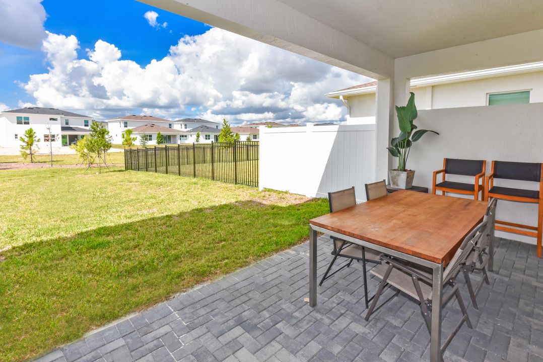 For Sale: $1,200,000 (5 beds, 4 baths, 4083 Square Feet)