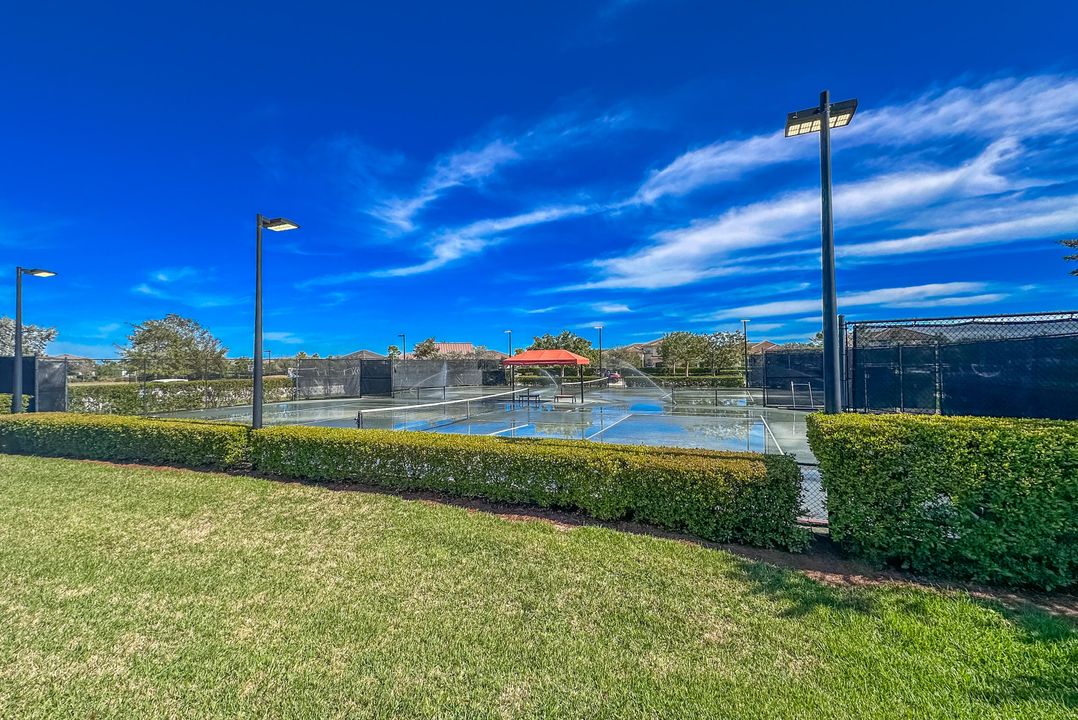 For Sale: $1,200,000 (5 beds, 4 baths, 4083 Square Feet)