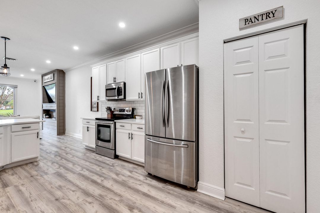 For Sale: $549,000 (3 beds, 2 baths, 1726 Square Feet)