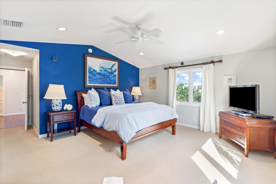 For Sale: $2,287,000 (6 beds, 5 baths, 3740 Square Feet)