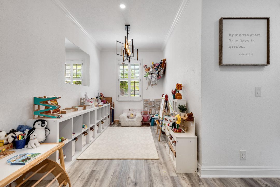 For Sale: $549,000 (3 beds, 2 baths, 1726 Square Feet)