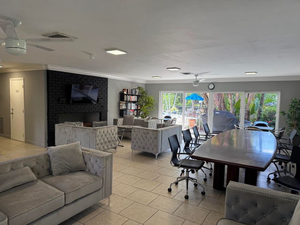 En Venta: $329,000 (2 camas, 2 baños, 1200 Pies cuadrados)