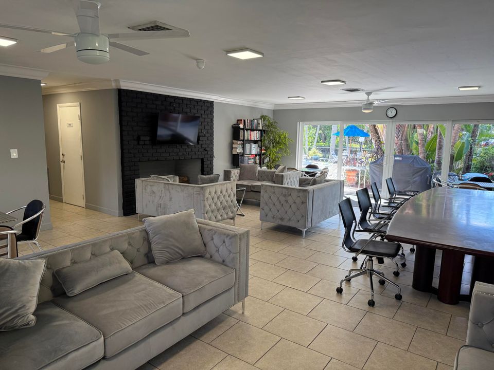 En Venta: $329,000 (2 camas, 2 baños, 1200 Pies cuadrados)