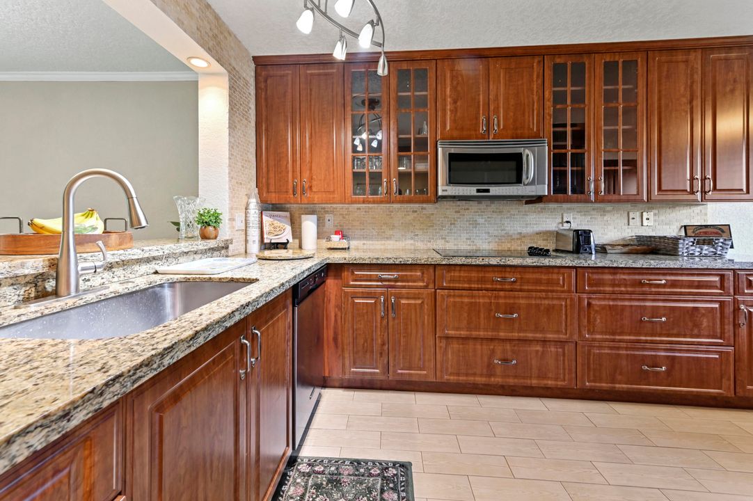 Activo con contrato: $2,400 (2 camas, 2 baños, 1362 Pies cuadrados)