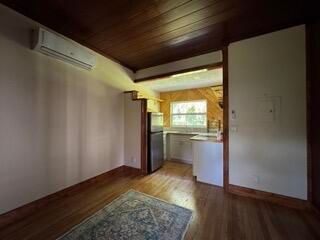For Rent: $1,750 (1 beds, 1 baths, 345 Square Feet)