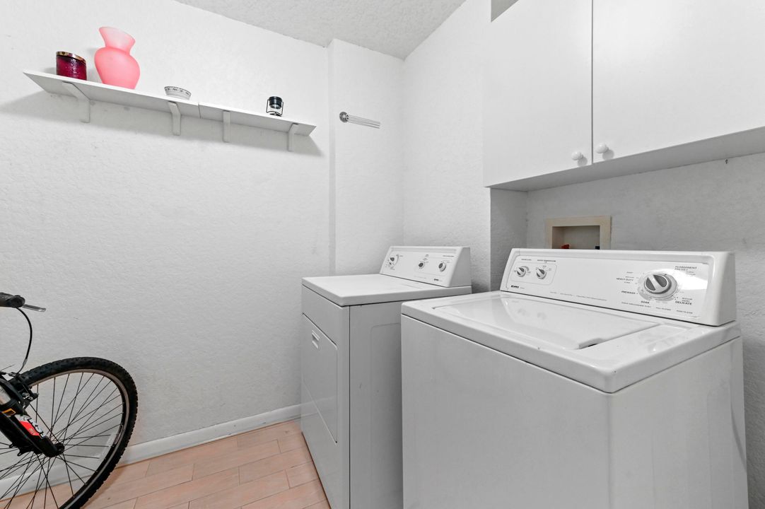 Activo con contrato: $2,400 (2 camas, 2 baños, 1362 Pies cuadrados)