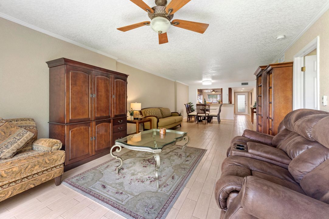 Activo con contrato: $2,400 (2 camas, 2 baños, 1362 Pies cuadrados)