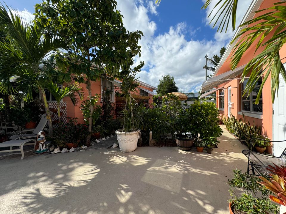 For Rent: $1,750 (1 beds, 1 baths, 345 Square Feet)