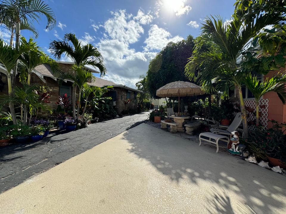 For Rent: $1,750 (1 beds, 1 baths, 345 Square Feet)