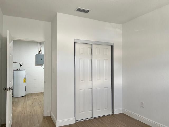 На продажу: $275,000 (4 спален, 1 ванн, 1170 Квадратных фут)