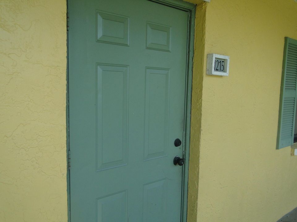 待售: $179,000 (2 贝兹, 2 浴室, 921 平方英尺)