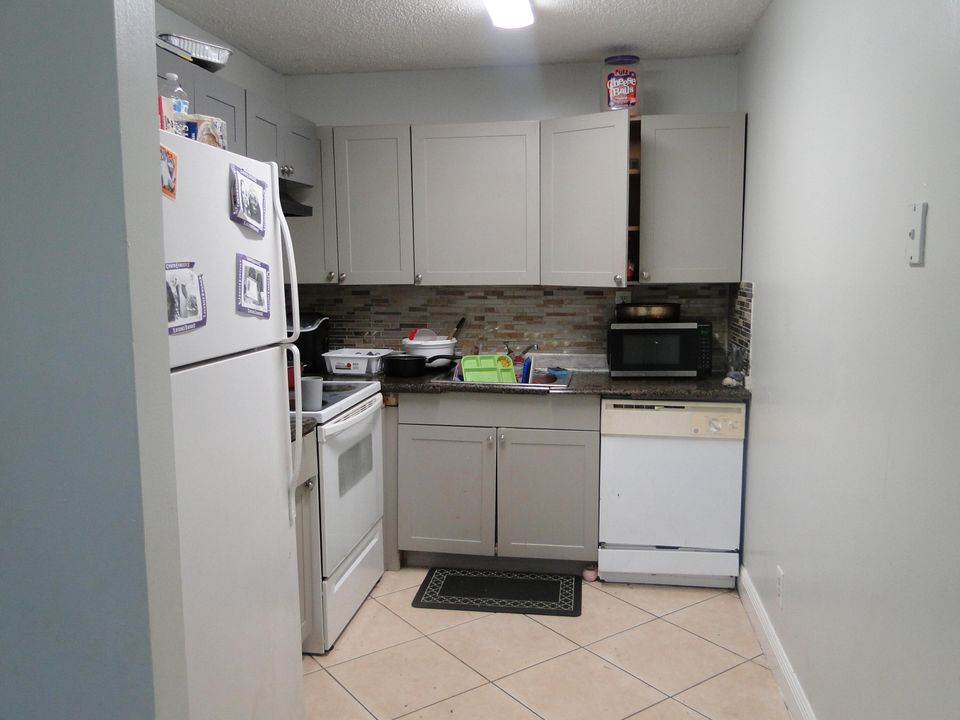 待售: $179,000 (2 贝兹, 2 浴室, 921 平方英尺)