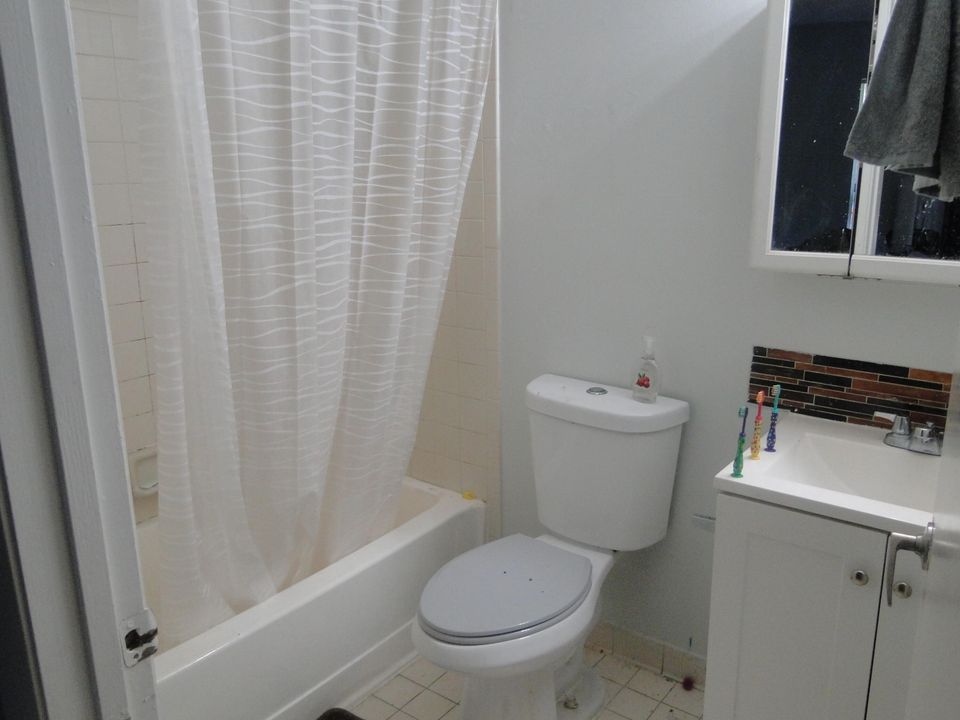 待售: $179,000 (2 贝兹, 2 浴室, 921 平方英尺)