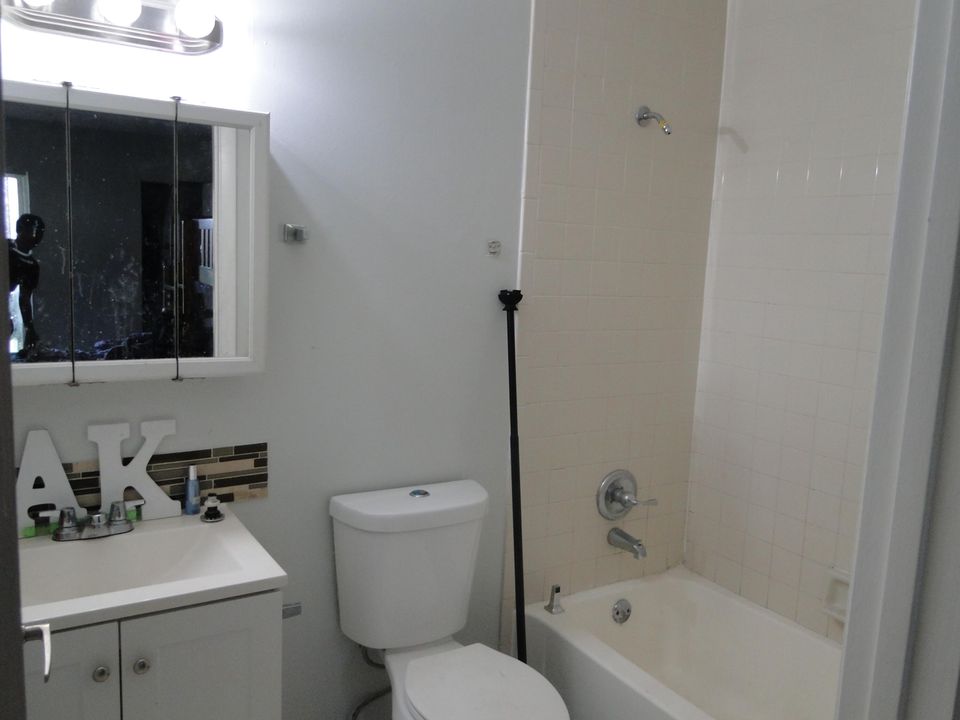 待售: $179,000 (2 贝兹, 2 浴室, 921 平方英尺)