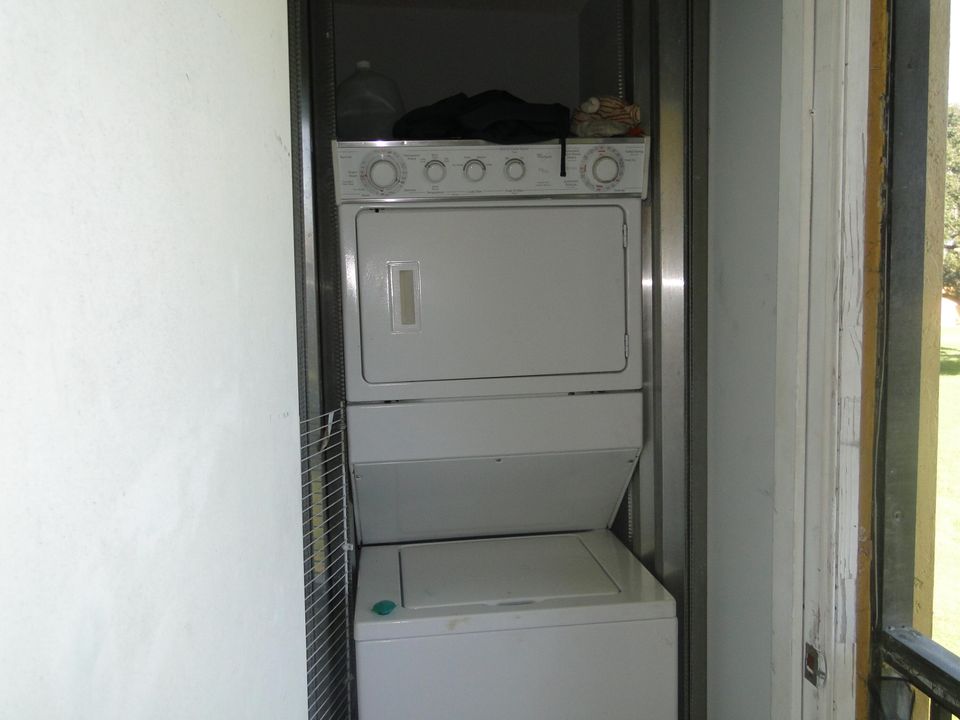 待售: $179,000 (2 贝兹, 2 浴室, 921 平方英尺)