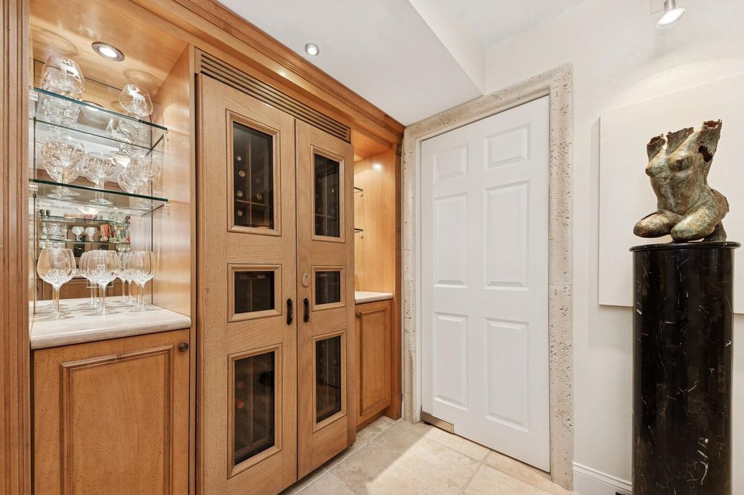 For Sale: $2,100,000 (3 beds, 3 baths, 2589 Square Feet)