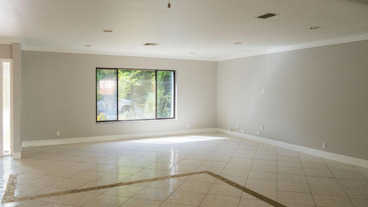 待售: $549,900 (4 贝兹, 2 浴室, 1881 平方英尺)