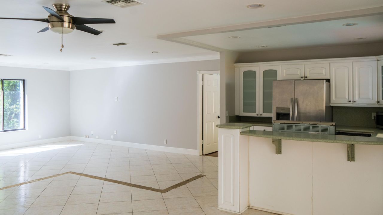 待售: $549,900 (4 贝兹, 2 浴室, 1881 平方英尺)