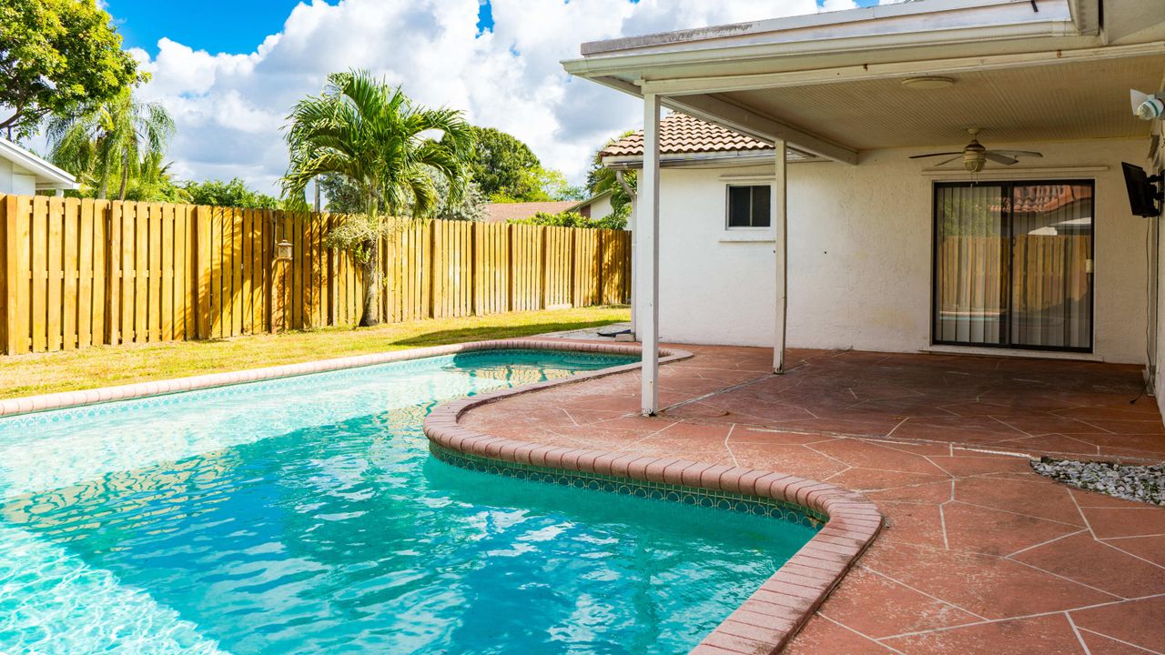 待售: $549,900 (4 贝兹, 2 浴室, 1881 平方英尺)