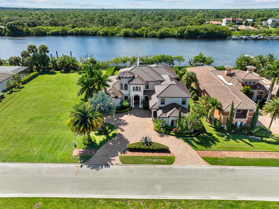 For Sale: $3,495,000 (6 beds, 7 baths, 6213 Square Feet)