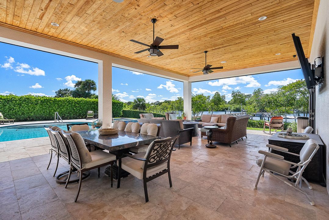 For Sale: $3,495,000 (6 beds, 7 baths, 6213 Square Feet)