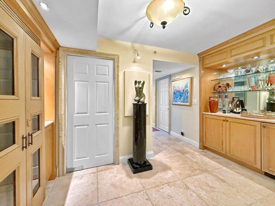 For Sale: $2,100,000 (3 beds, 3 baths, 2589 Square Feet)