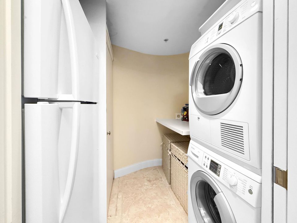 For Sale: $2,100,000 (3 beds, 3 baths, 2589 Square Feet)