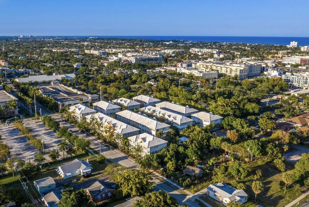 出租: $3,900 (2 贝兹, 2 浴室, 1900 平方英尺)