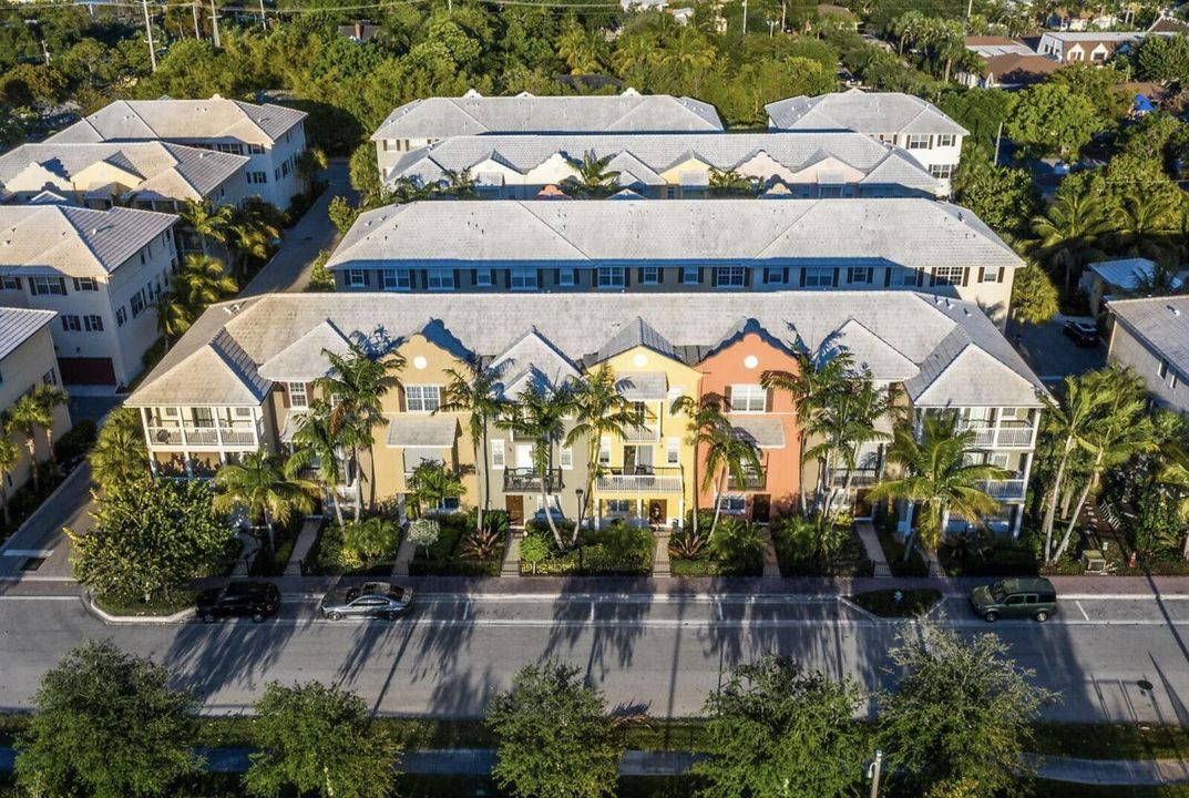 出租: $3,900 (2 贝兹, 2 浴室, 1900 平方英尺)