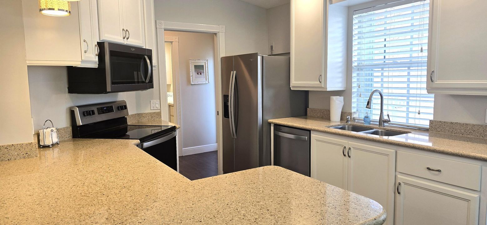 For Sale: $549,000 (2 beds, 2 baths, 1385 Square Feet)