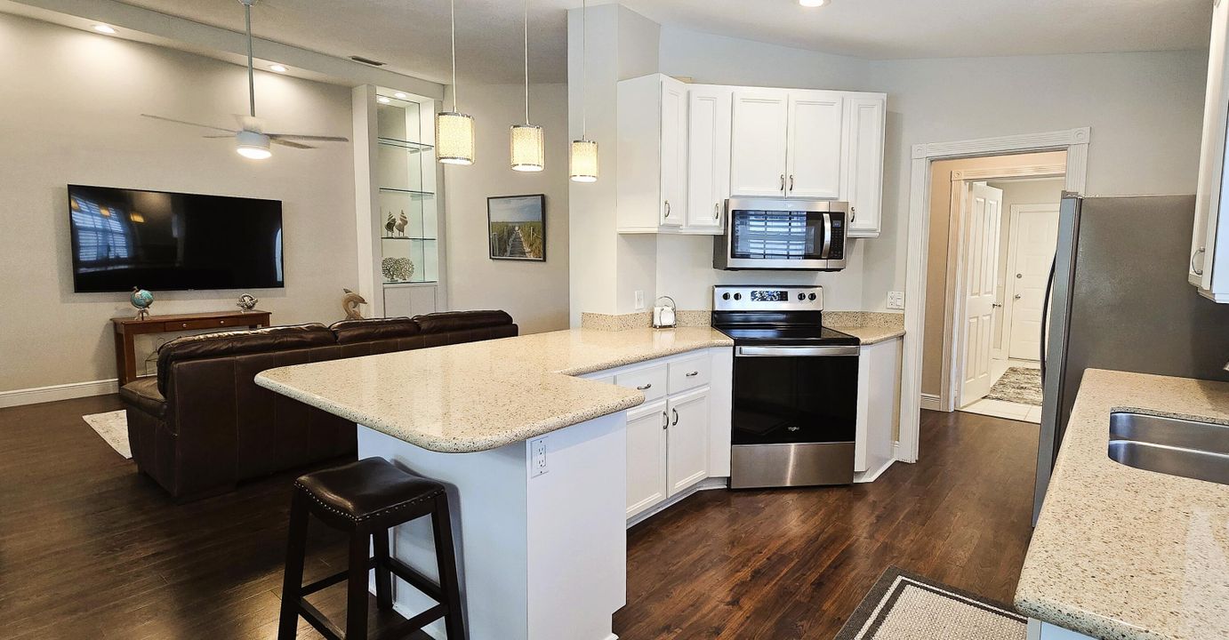 For Sale: $549,000 (2 beds, 2 baths, 1385 Square Feet)