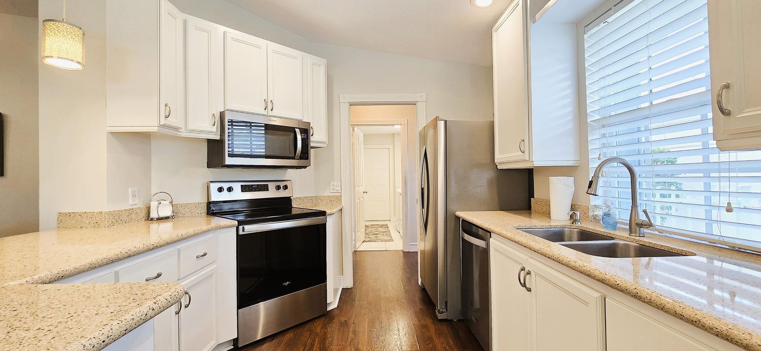 For Sale: $549,000 (2 beds, 2 baths, 1385 Square Feet)