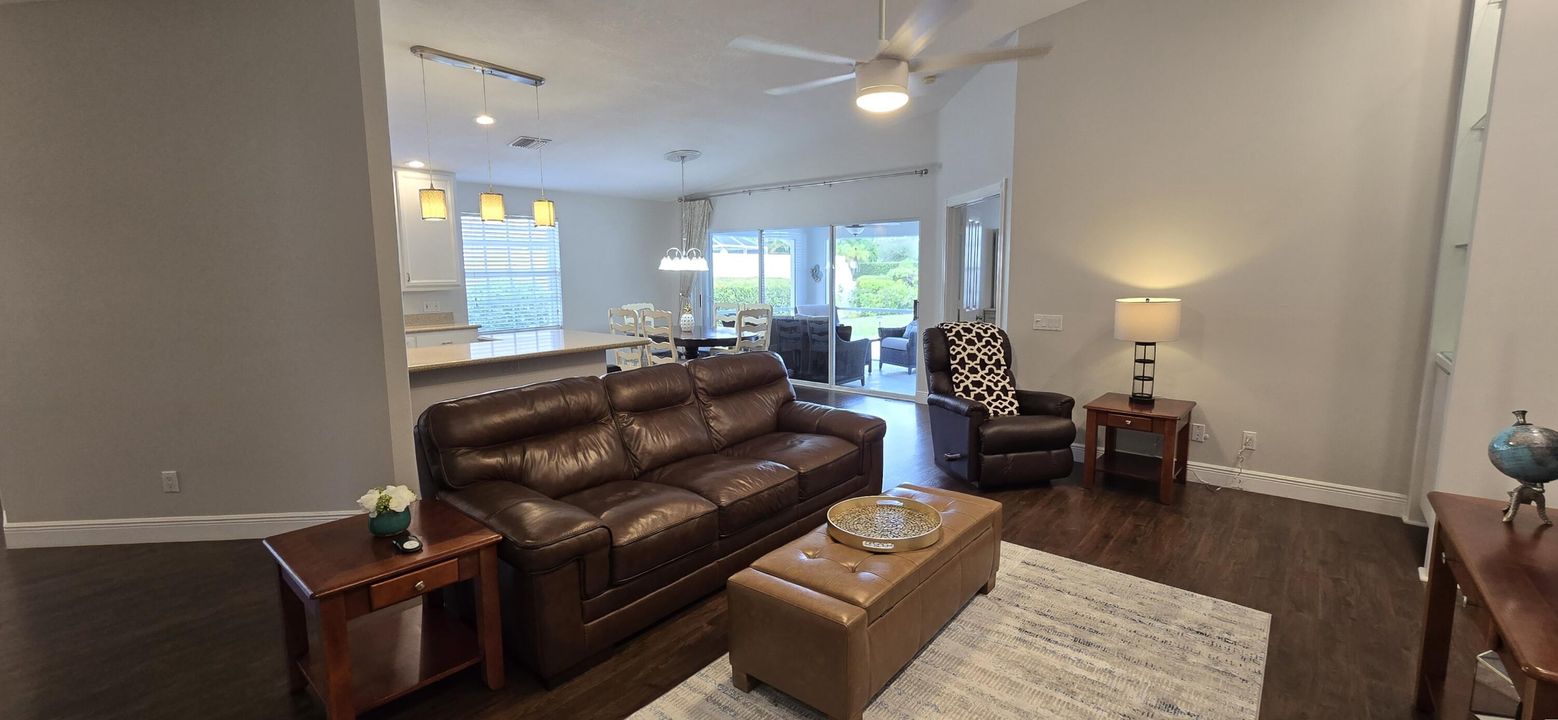 For Sale: $549,000 (2 beds, 2 baths, 1385 Square Feet)