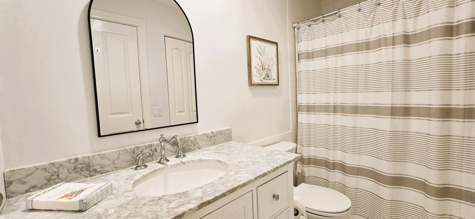 For Sale: $549,000 (2 beds, 2 baths, 1385 Square Feet)