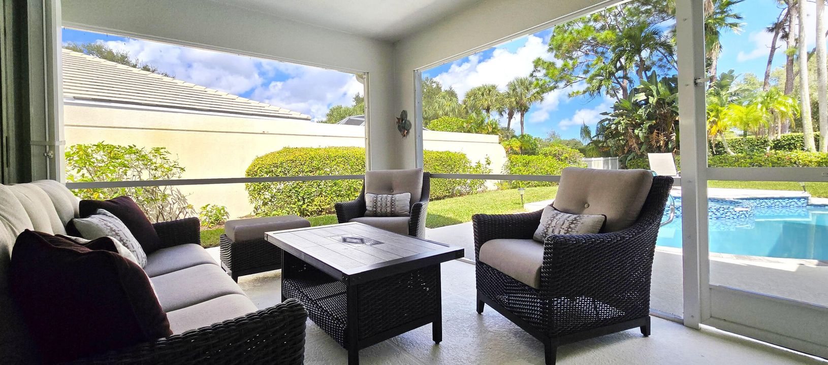 For Sale: $549,000 (2 beds, 2 baths, 1385 Square Feet)