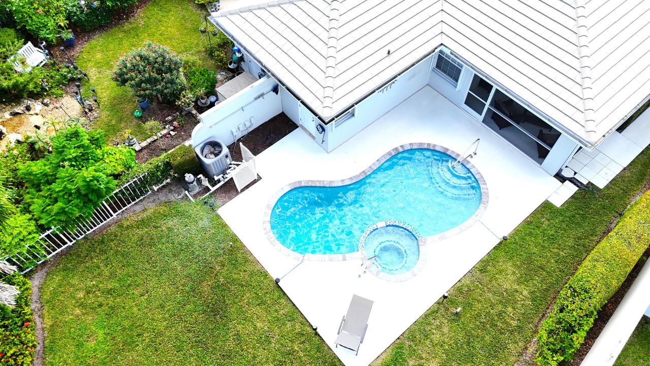 For Sale: $549,000 (2 beds, 2 baths, 1385 Square Feet)