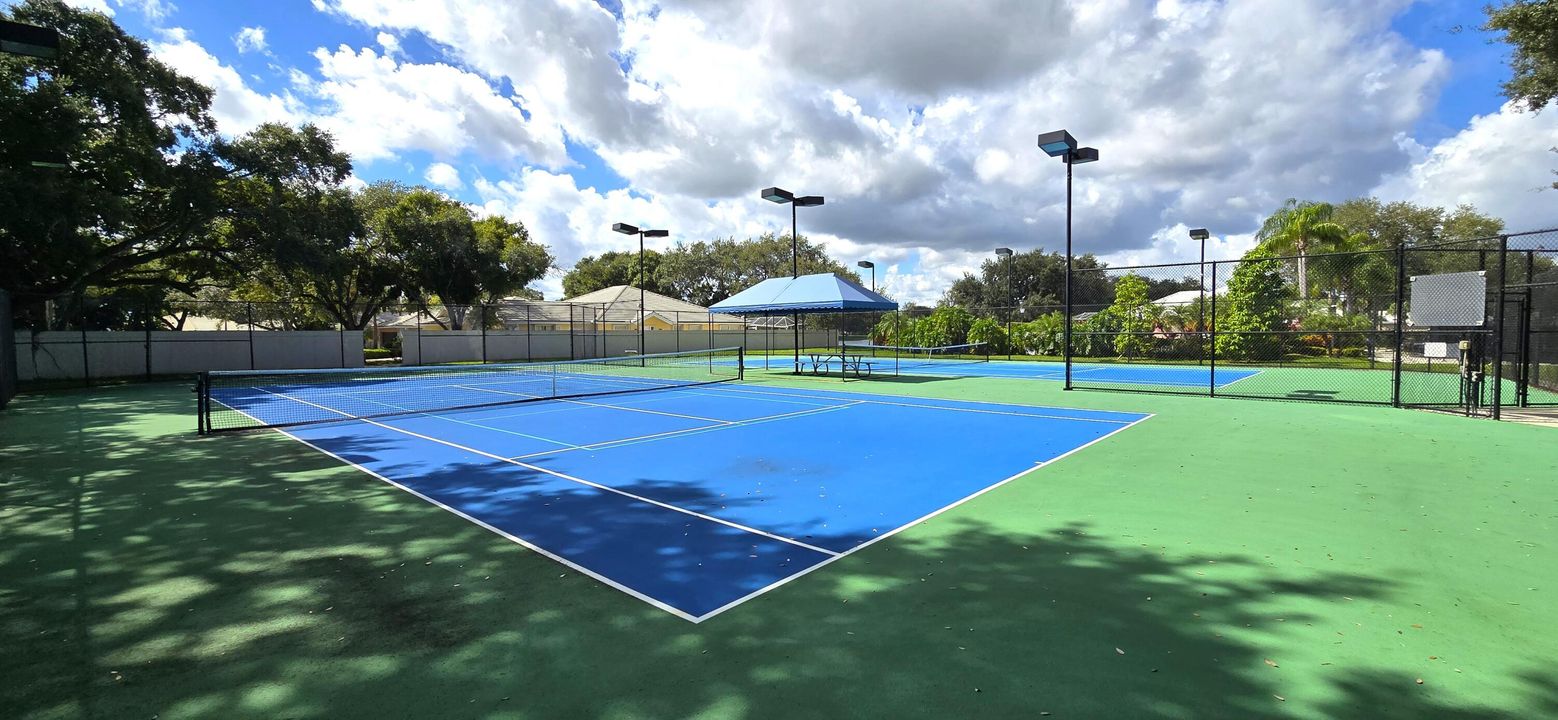 For Sale: $549,000 (2 beds, 2 baths, 1385 Square Feet)