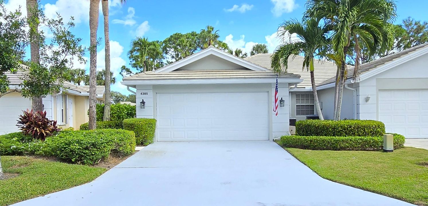 For Sale: $549,000 (2 beds, 2 baths, 1385 Square Feet)