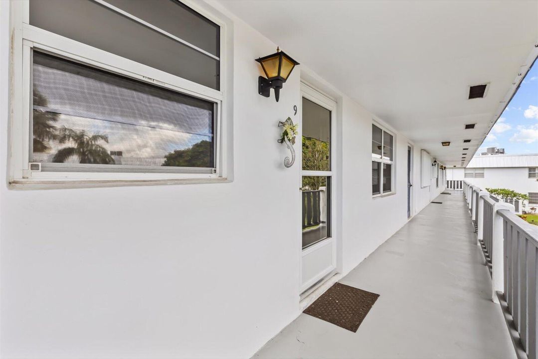 For Sale: $172,000 (2 beds, 2 baths, 1005 Square Feet)