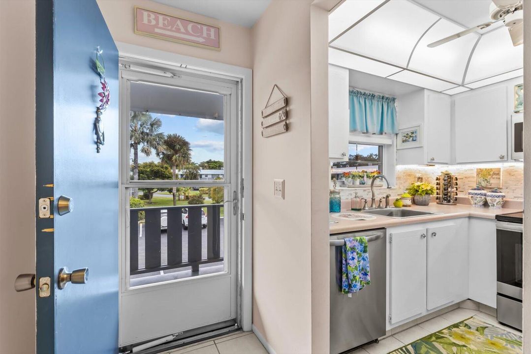 For Sale: $172,000 (2 beds, 2 baths, 1005 Square Feet)