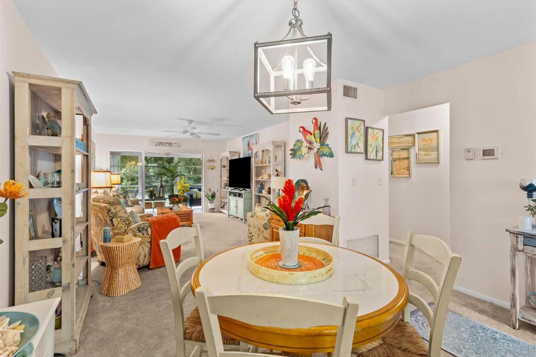 For Sale: $172,000 (2 beds, 2 baths, 1005 Square Feet)