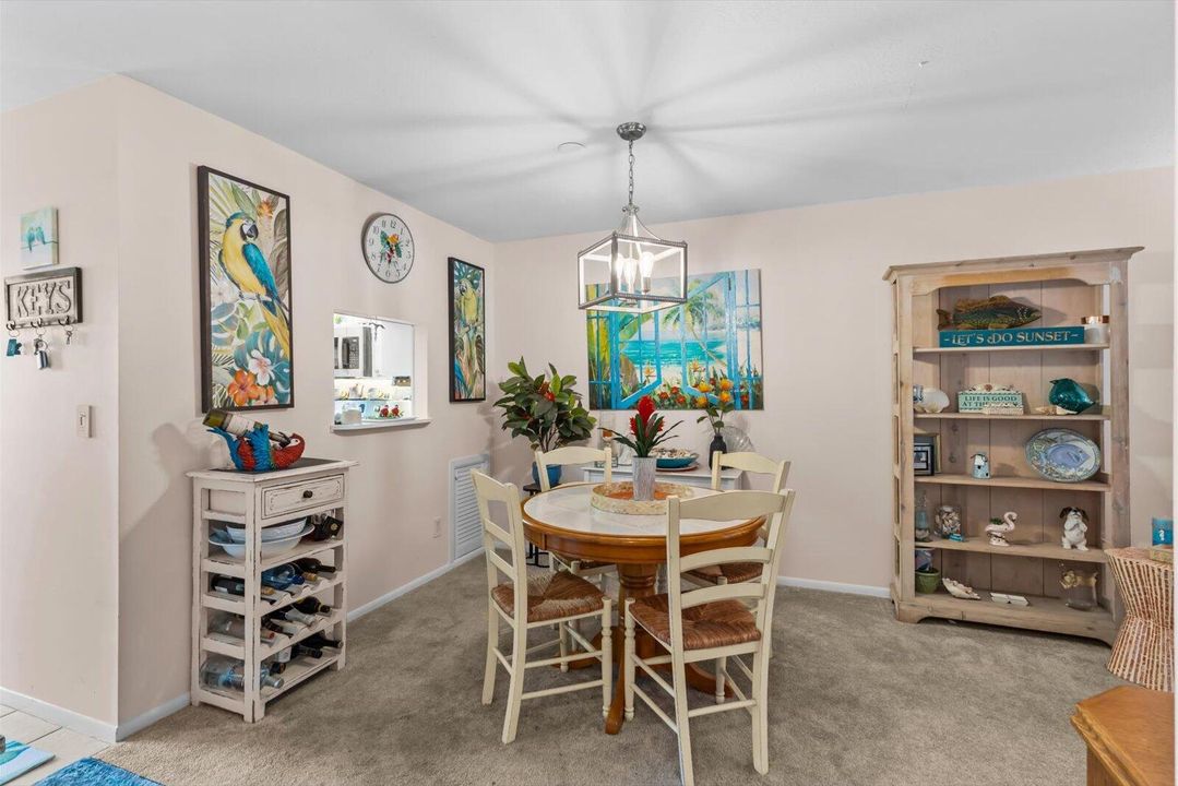 For Sale: $172,000 (2 beds, 2 baths, 1005 Square Feet)