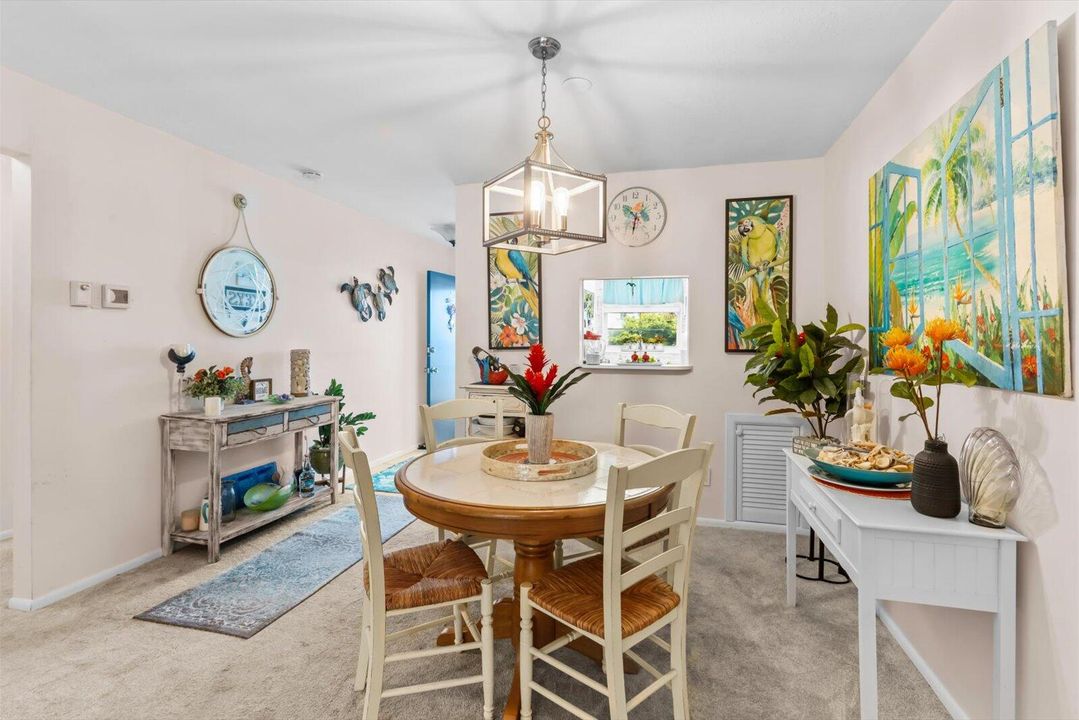 For Sale: $172,000 (2 beds, 2 baths, 1005 Square Feet)