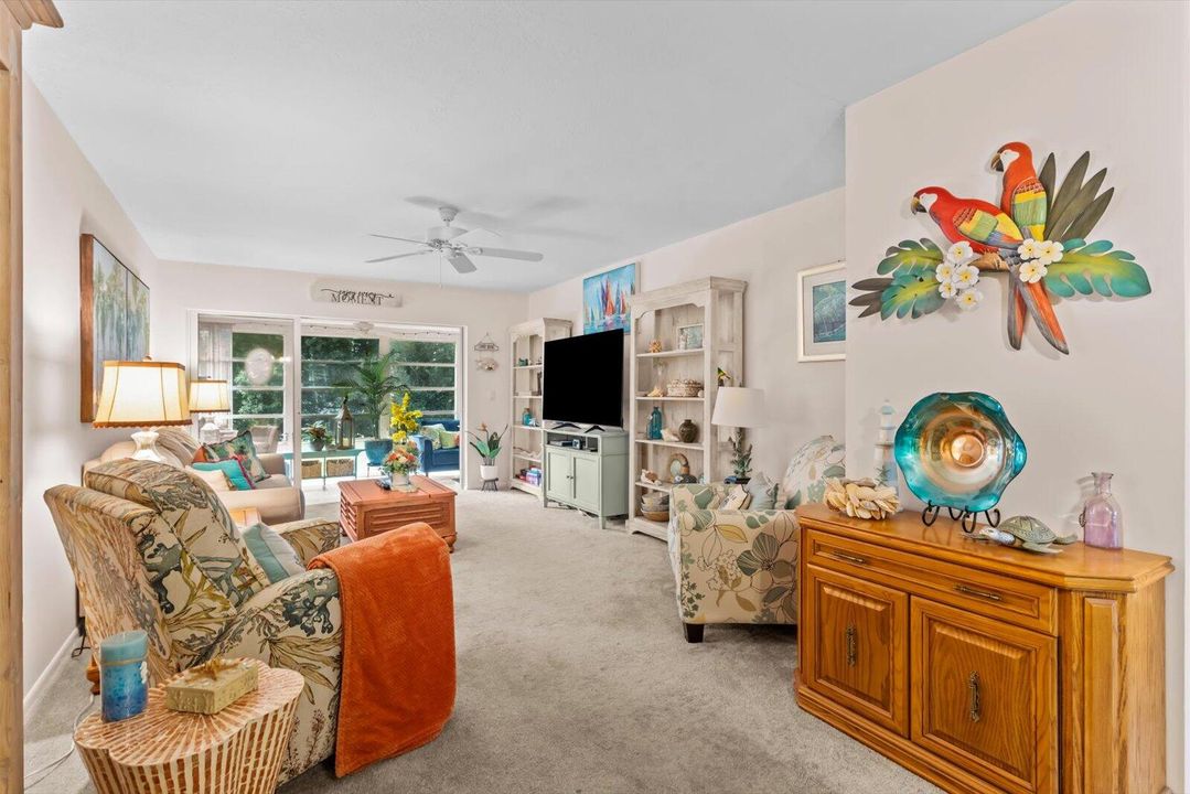 For Sale: $172,000 (2 beds, 2 baths, 1005 Square Feet)