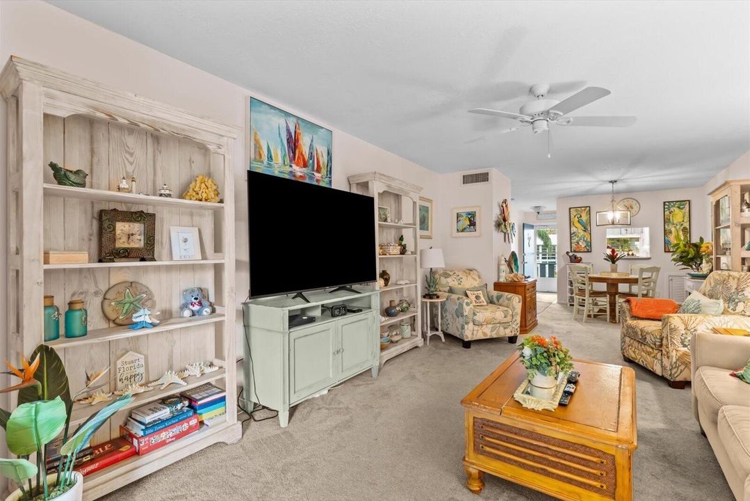 For Sale: $172,000 (2 beds, 2 baths, 1005 Square Feet)