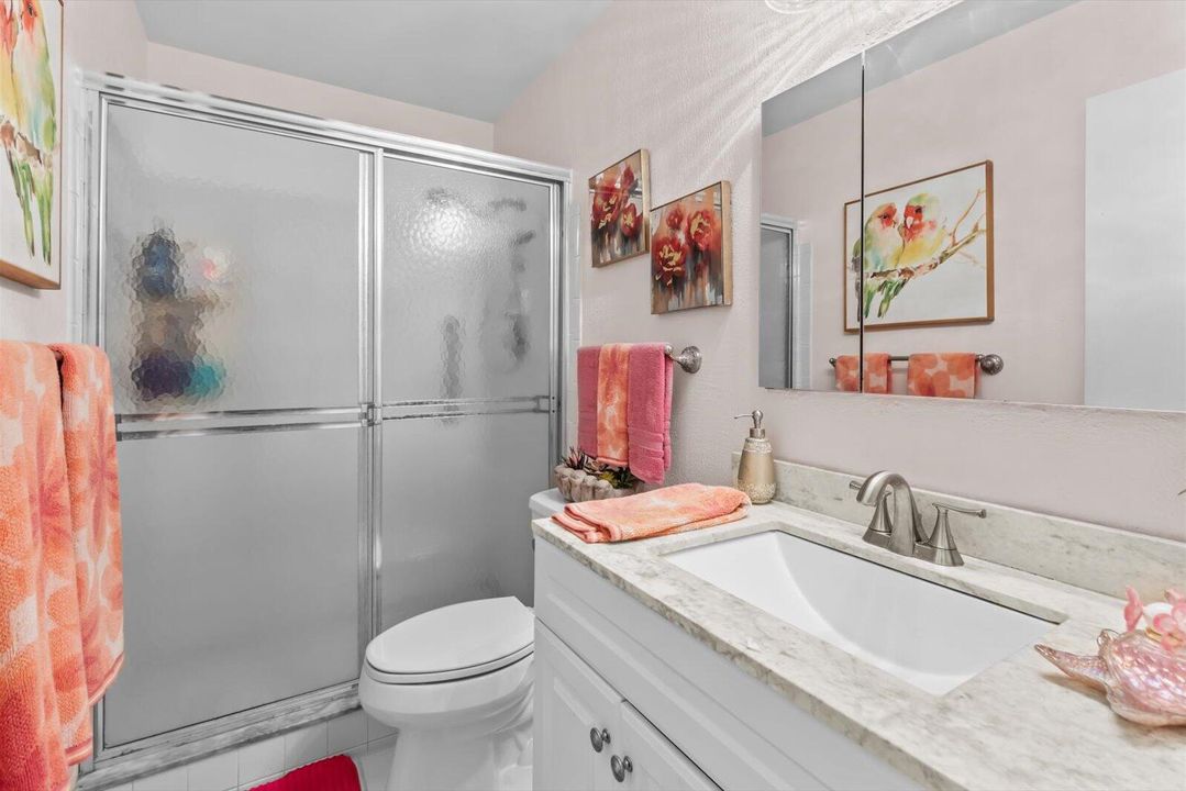 For Sale: $172,000 (2 beds, 2 baths, 1005 Square Feet)