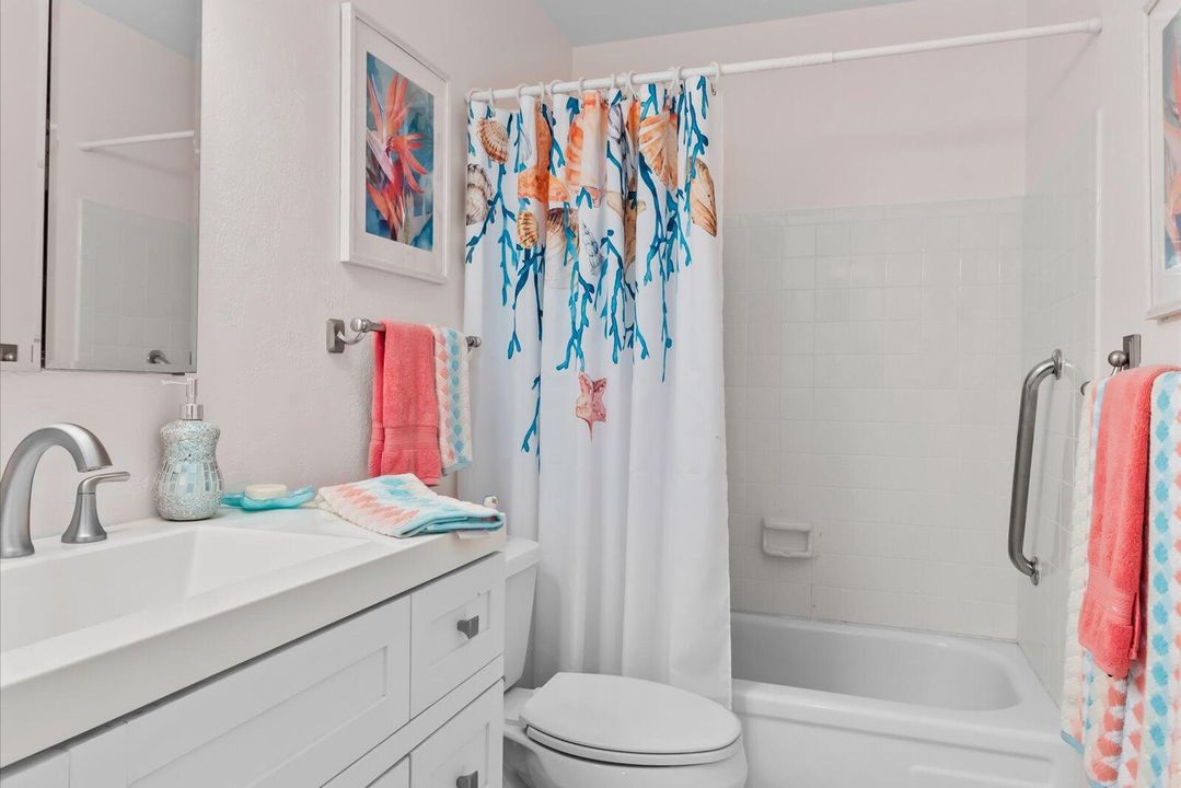 For Sale: $172,000 (2 beds, 2 baths, 1005 Square Feet)