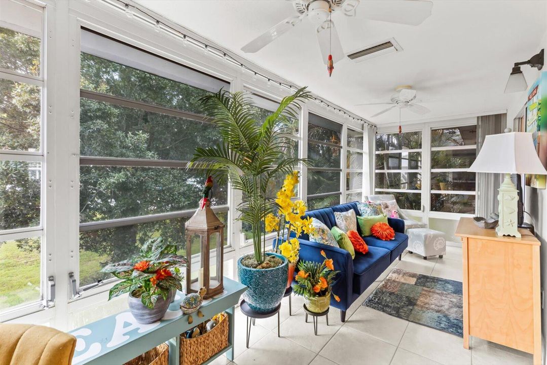 For Sale: $172,000 (2 beds, 2 baths, 1005 Square Feet)