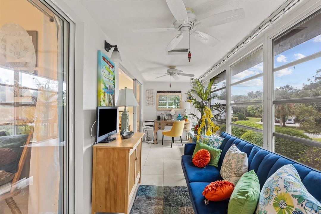 For Sale: $172,000 (2 beds, 2 baths, 1005 Square Feet)